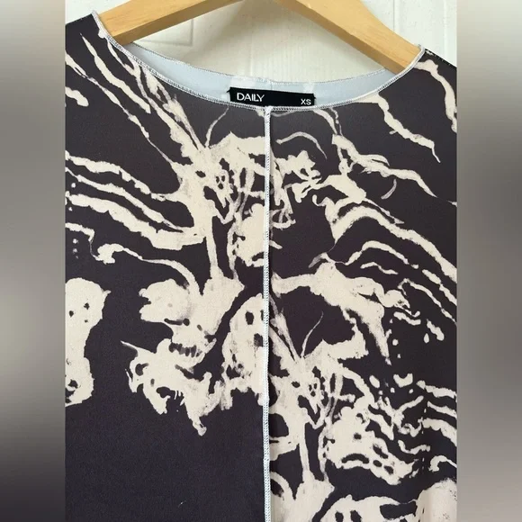 DAILY Marble Print Long-Sleeve Body-con dress - Picture 3 of 7